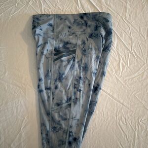 NWT‼️Fabletics high waisted leggings 😍